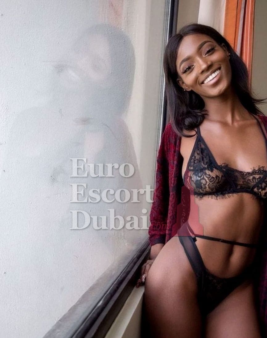 Nyambura, 27, escort in Ajman — black hair, 175 cm (photo 5 of 5)