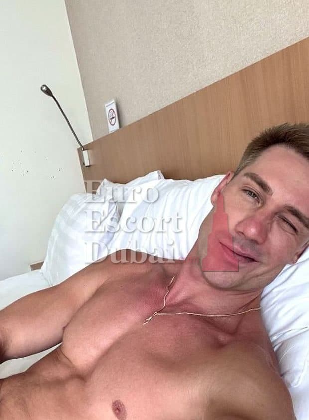 Dylan, 28, escort in Ras Al Khaimah — 183 cm, brown hair (photo 4 of 7)