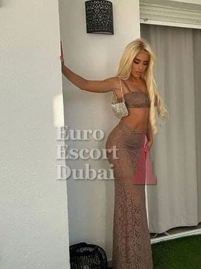 Maira, 20, escort in Dubai — blonde hair, Colombian (photo 4 of 8)