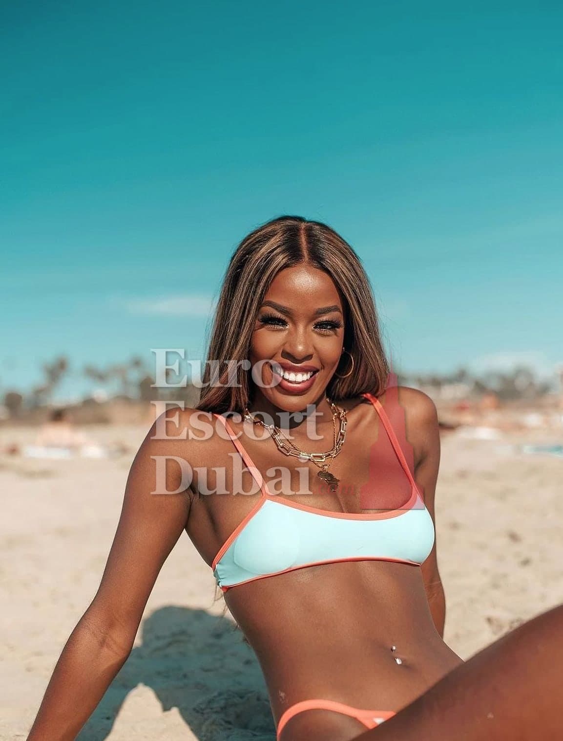 Makena, 23, escort in Sharjah — 168 cm, black hair (photo 2 of 5)