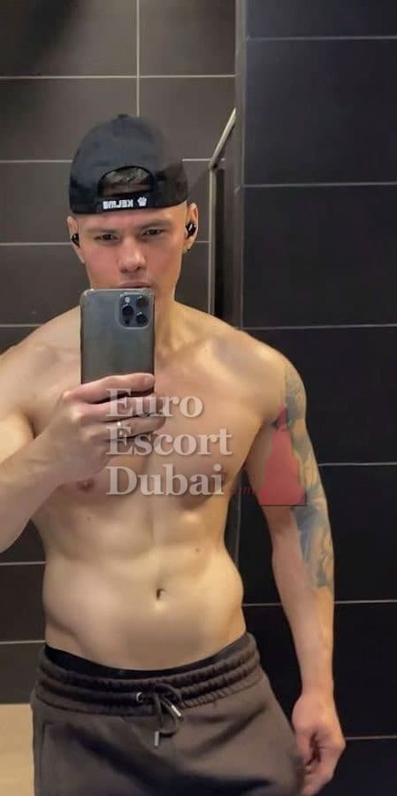 Emilio, 35, escort in Dubai — black hair, 178 cm (photo 7 of 13)