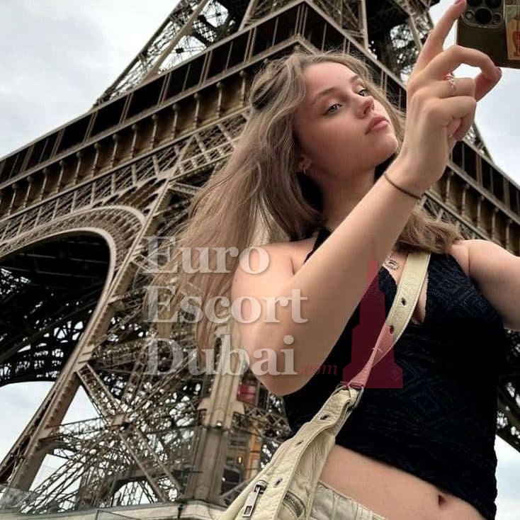 Avril, 20, escort in Dubai — French, 168 cm (photo 5 of 6)