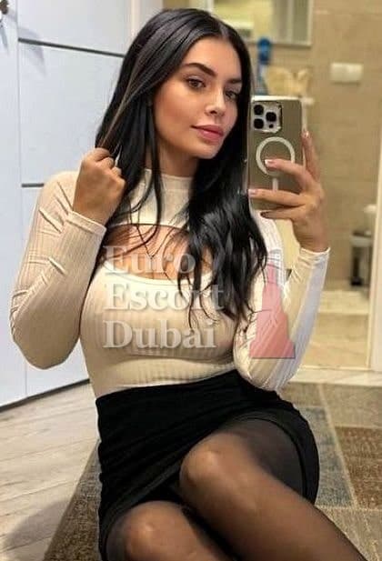 Melanie, 27, escort in Dubai — British, 176 cm (photo 2 of 4)