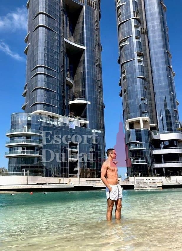Lars, 28, escort in Dubai — 185 cm, brown hair (photo 12 of 13)