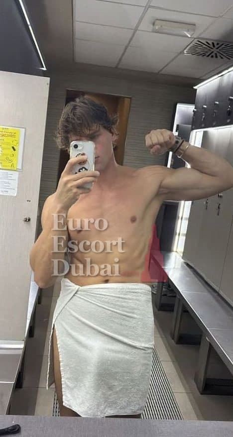 Colin, 26, escort in Dubai — 185 cm, brown hair (photo 4 of 6)