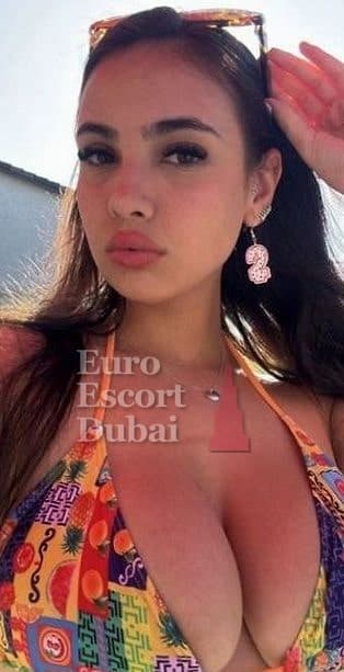 Lorena, 27, escort in Dubai — 155 cm, black hair (photo 4 of 9)