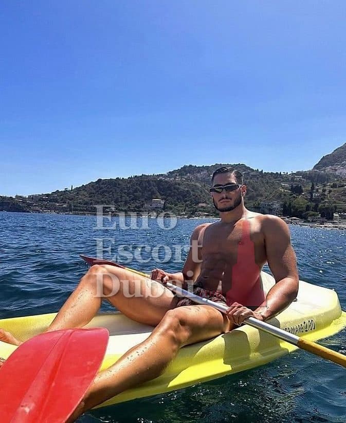 Julian, 28, escort in Dubai — black hair, 180 cm (photo 5 of 6)