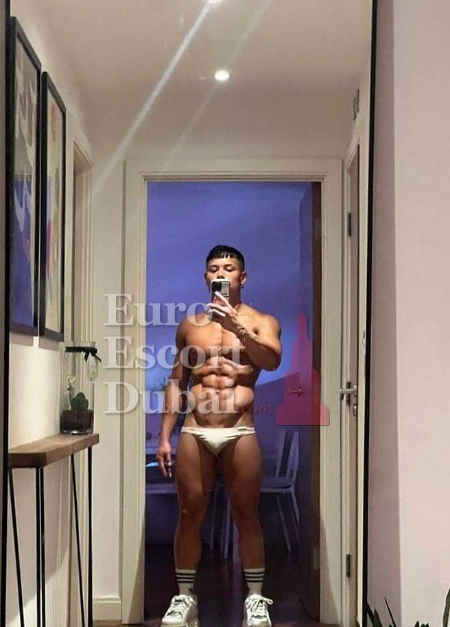 Paul, 22, escort in Dubai — 170 cm, black hair (photo 8 of 13)