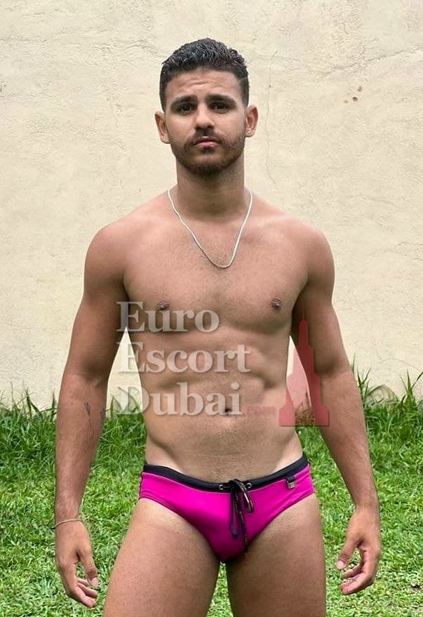 Matteo, 23, escort in Dubai — 173 cm, black hair (photo 2 of 9)