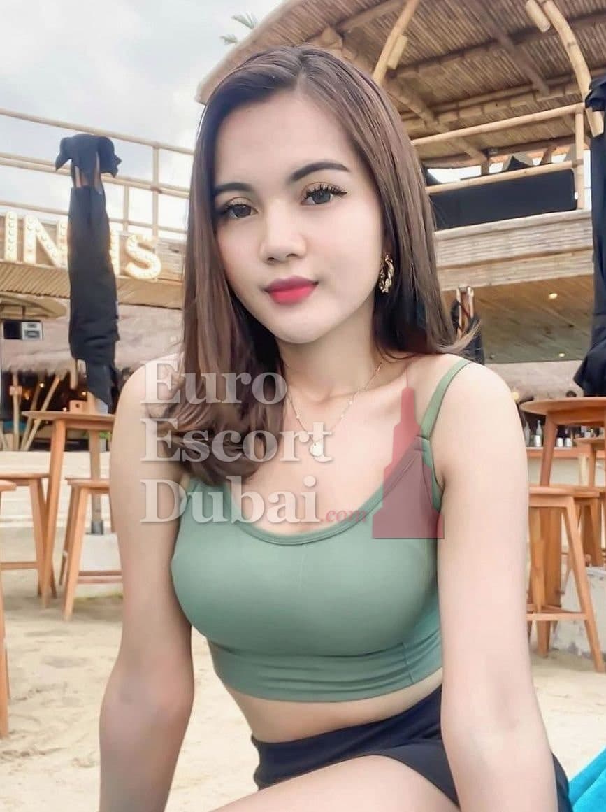 Rochelle, 23, escort in Dubai — 165 cm, black hair (photo 3 of 8)