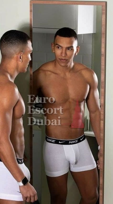 Viktor, 28, escort in Dubai — black hair, 180 cm (photo 3 of 13)
