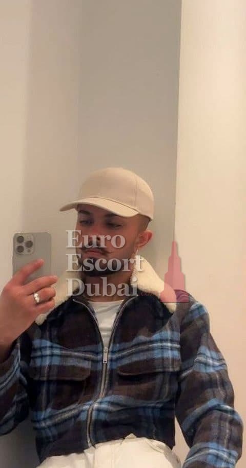 Henry, 25, escort in Dubai — 178 cm, black hair (photo 4 of 6)