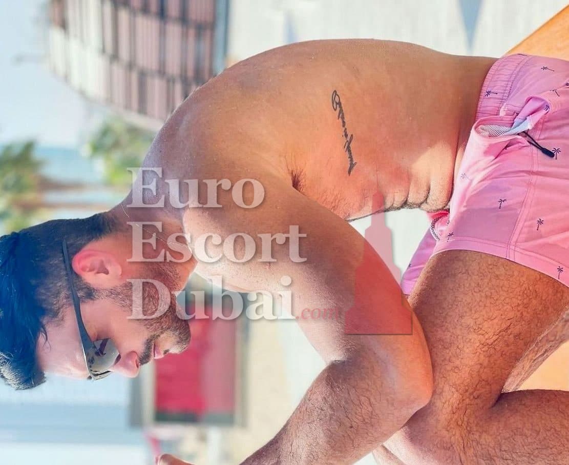 Yazan, 29, escort in Dubai — 180 cm, black hair (photo 8 of 13)
