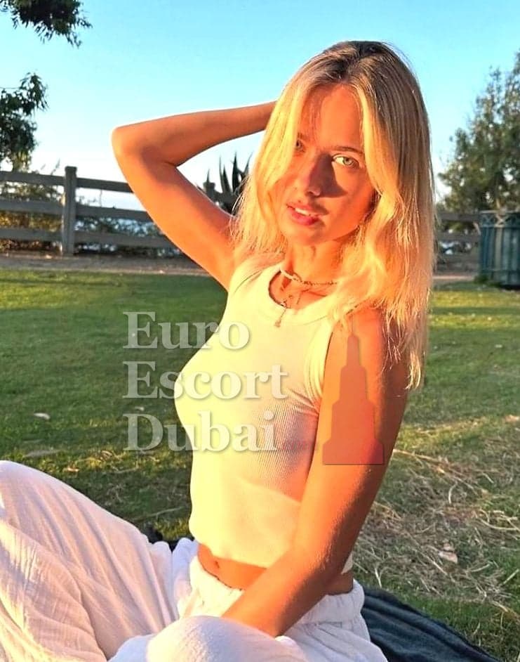 Josephine, 22, escort in Dubai — 169 cm, blonde hair (photo 3 of 6)