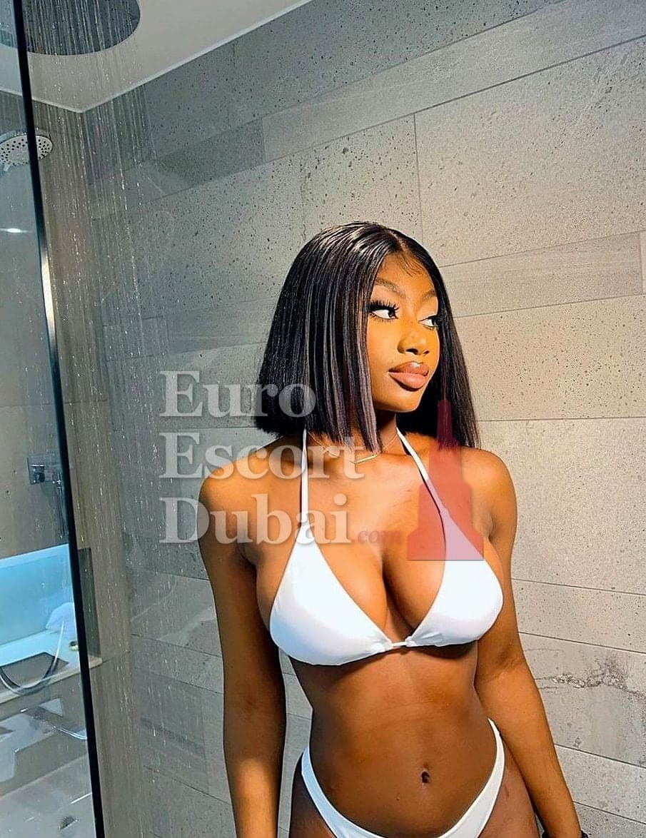 Ijeoma, 25, escort in Dubai — black hair, 168 cm (photo 5 of 5)