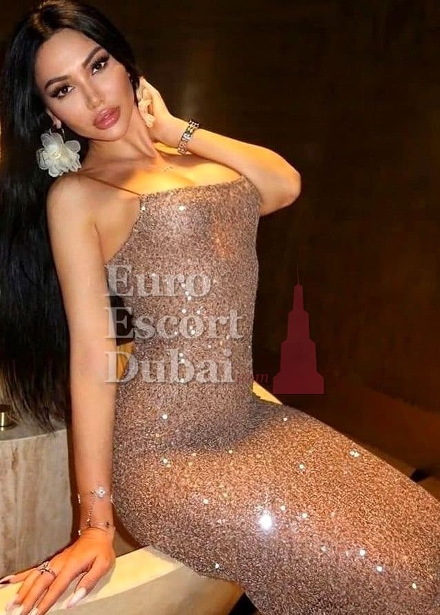 Jane, 27, escort in Dubai — black hair, 175 cm (photo 3 of 13)