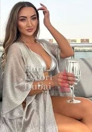 Simona, 28, escort in Dubai — 165 cm, blonde hair (photo 9 of 10)