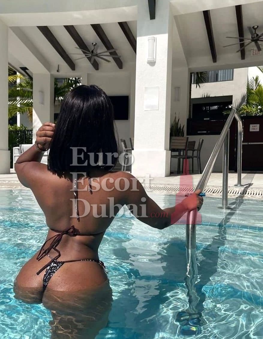 Ngozi, 26, escort in Abu Dhabi — black hair, 160 cm (photo 1 of 4)