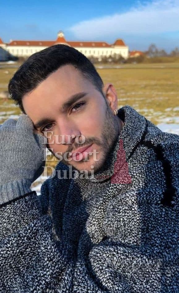 Marco, 29, escort in Dubai — 178 cm, black hair (photo 4 of 10)