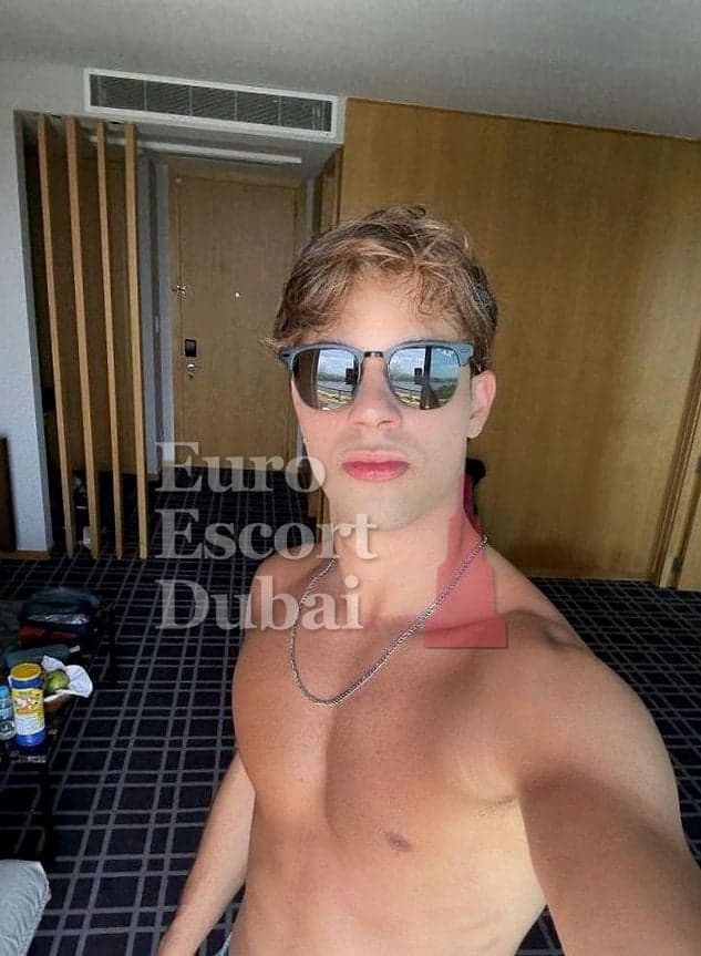 Hamdan, 22, escort in Dubai — black hair, 188 cm (photo 9 of 13)