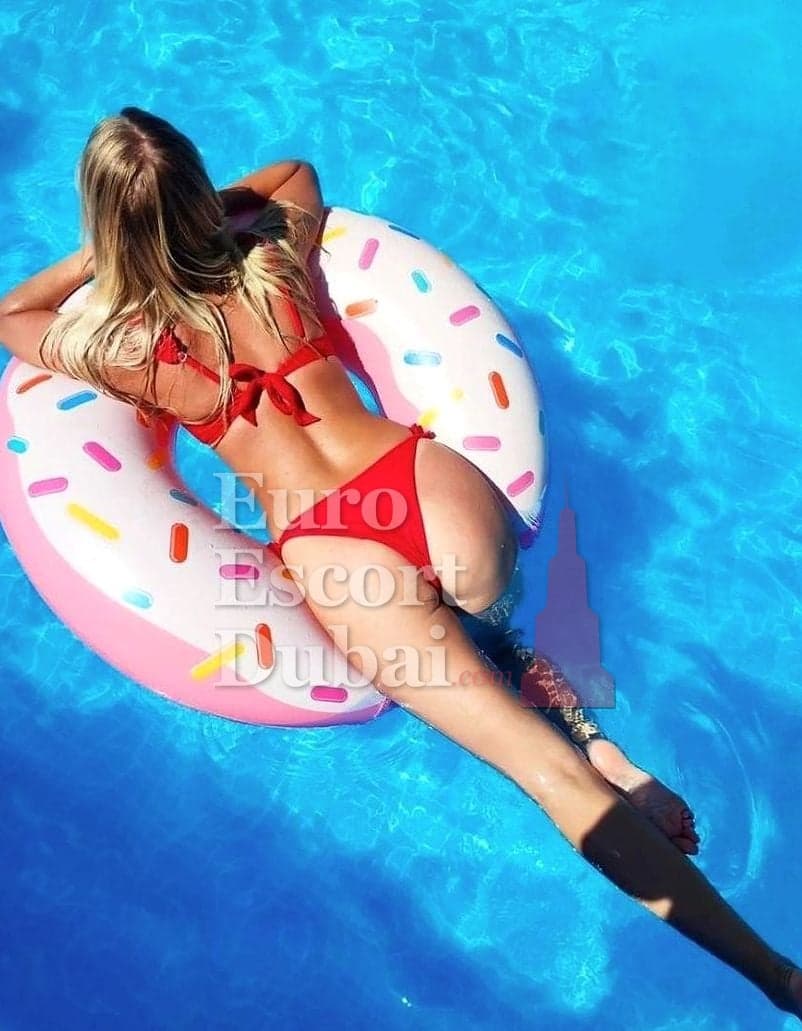 Ozge, 22, escort in Dubai — Turkish, 168 cm (photo 2 of 6)