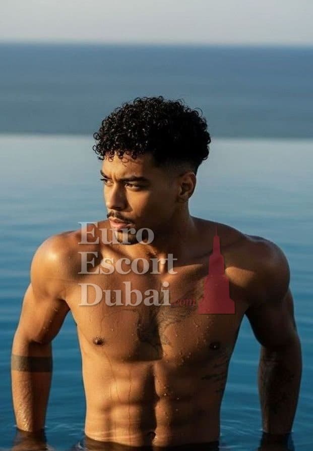 Matt, 25, escort in Dubai — black hair, 190 cm (photo 9 of 13)