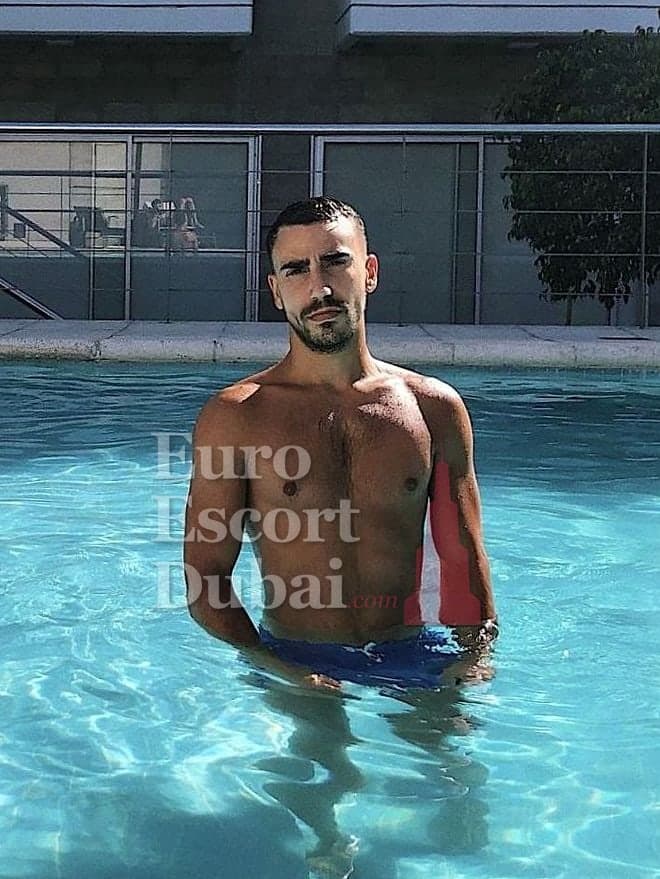 Hamza, 28, escort in Dubai — 173 cm, black hair (photo 6 of 10)