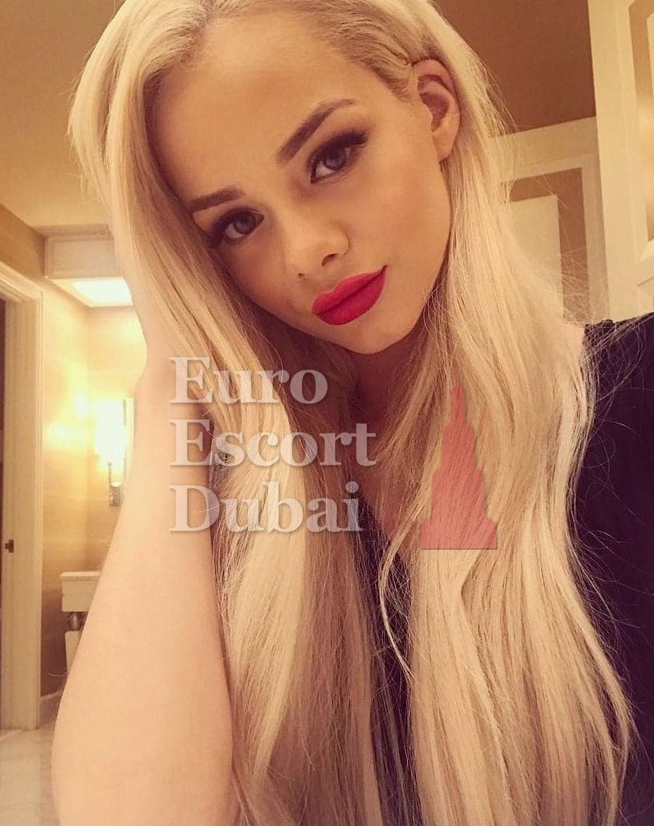 Solene, 27, escort in Dubai — blonde hair, 170 cm (photo 7 of 9)