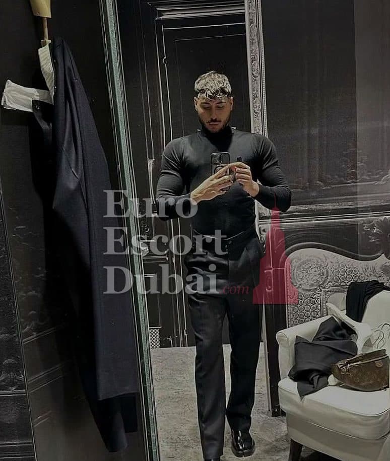 Julian, 28, escort in Dubai — black hair, 180 cm (photo 3 of 6)
