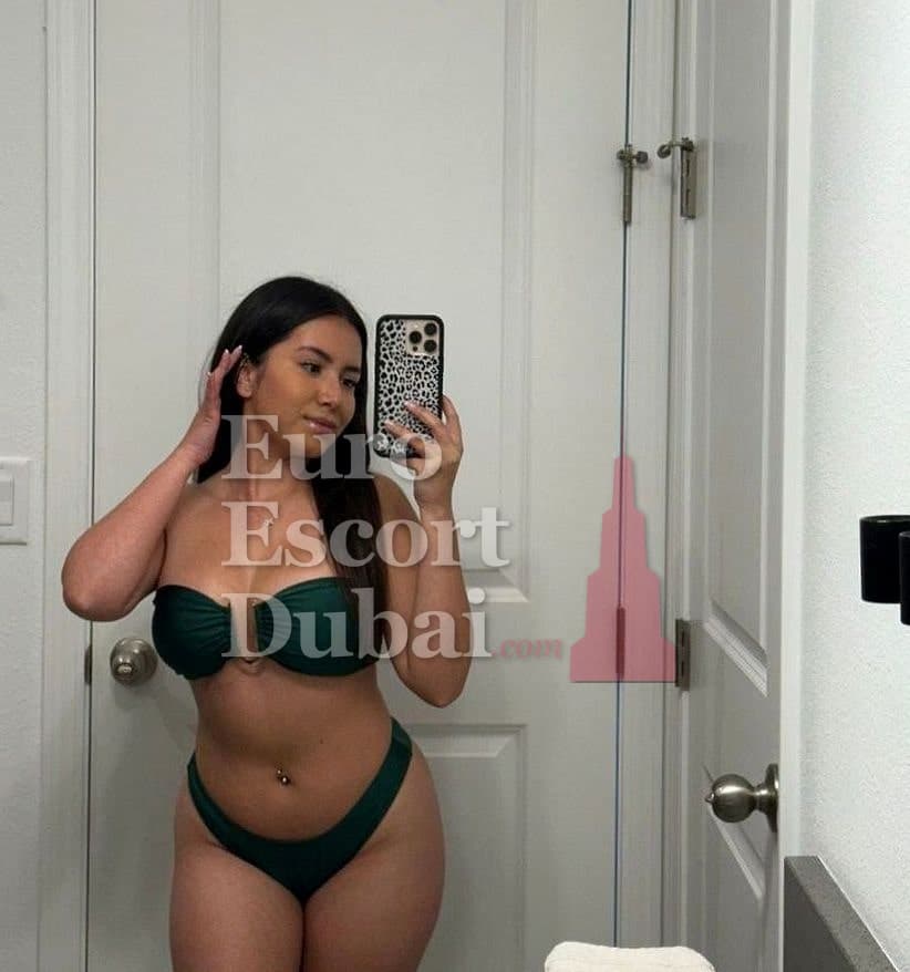 Zelie, 27, escort in Dubai — Greek, 171 cm (photo 5 of 5)