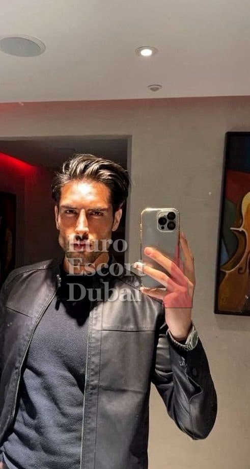 Sebastian, 26, escort in Ajman — black hair, 188 cm (photo 1 of 12)