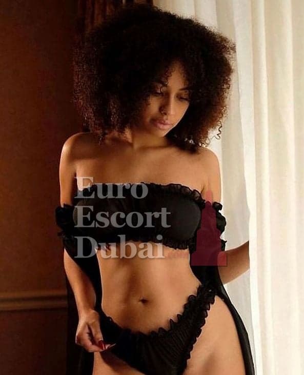 Esi, 29, escort in Dubai — 176 cm, black hair (photo 4 of 9)