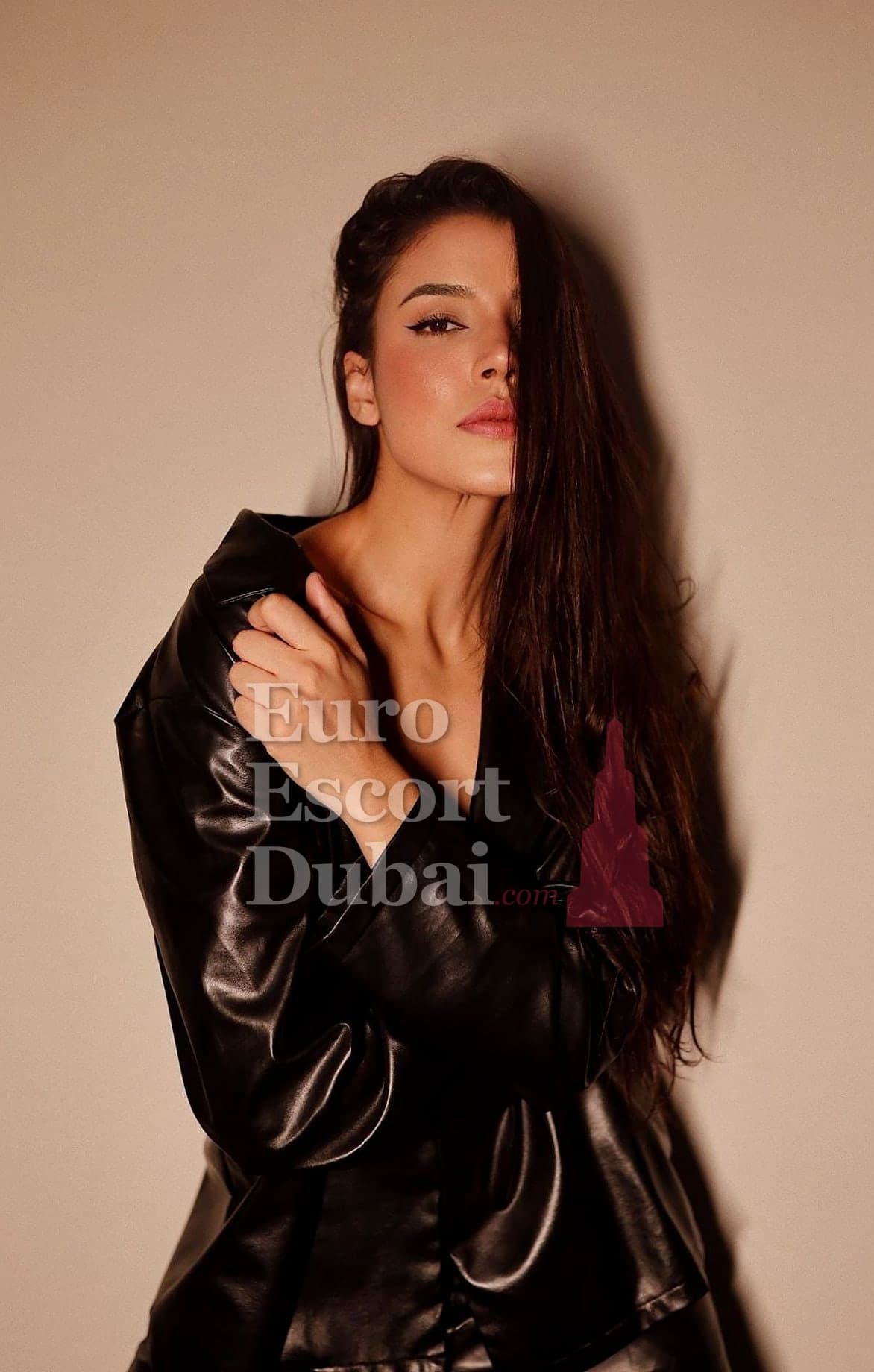 Jolina, 28, escort in Dubai — brown hair, British (photo 1 of 10)