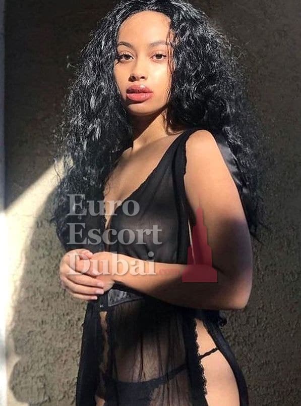 Esi, 29, escort in Dubai — 176 cm, black hair (photo 8 of 9)