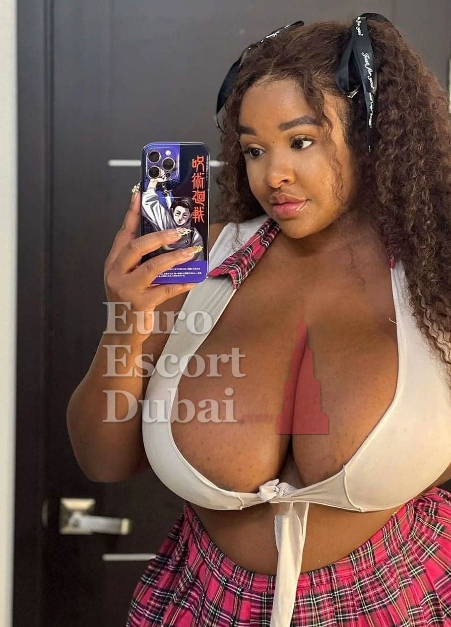 Iman, 25, escort in Dubai — black hair, Emirati (photo 7 of 7)