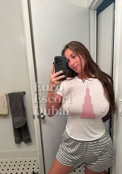 Melody, 26, escort in Abu Dhabi — black hair, 168 cm (photo 1 of 4)
