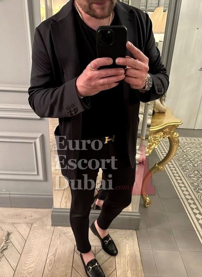 Jordan, 29, escort in Abu Dhabi — black hair, 180 cm (photo 13 of 13)