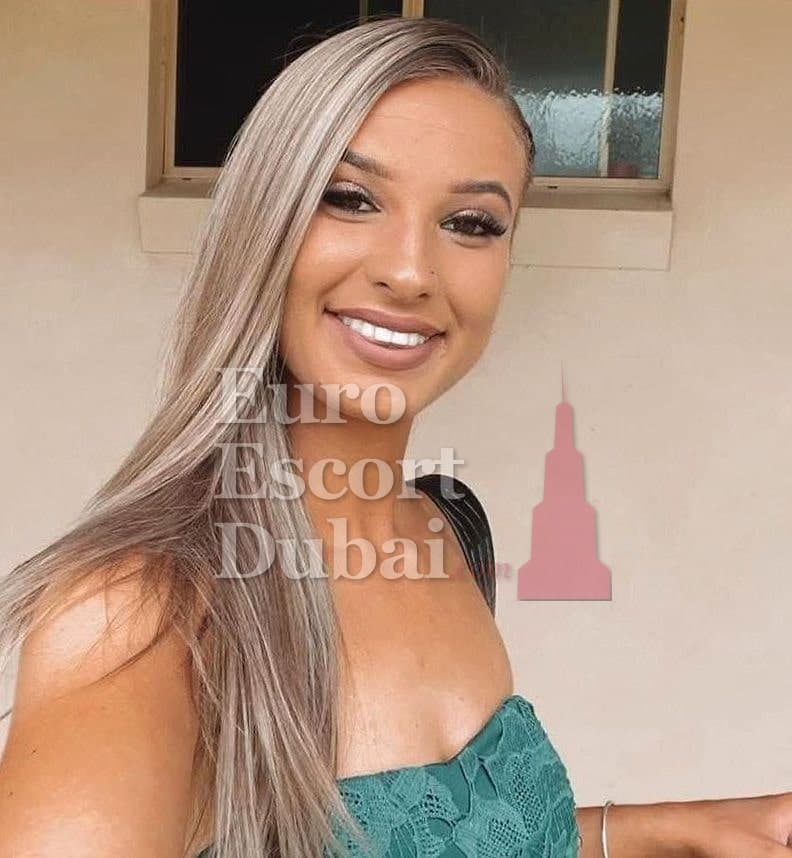 Serena, 26, escort in Dubai — 174 cm, brown hair (photo 2 of 8)