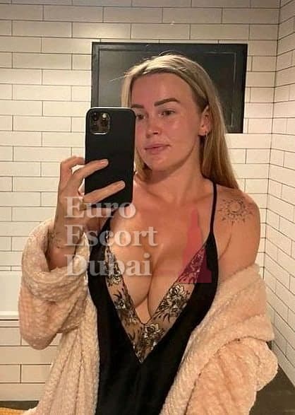 Arabella, 27, escort in Fujairah — 169 cm, blonde hair (photo 4 of 5)