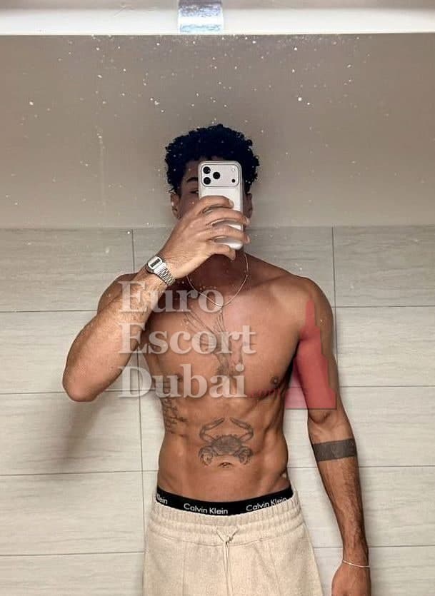 Matt, 25, escort in Dubai — black hair, 190 cm (photo 3 of 13)