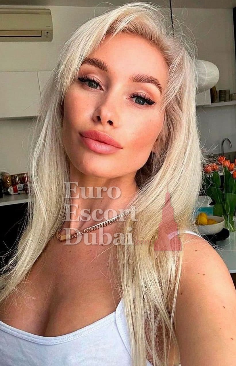 Karina, 29, escort in Dubai — blonde hair, 170 cm (photo 9 of 10)