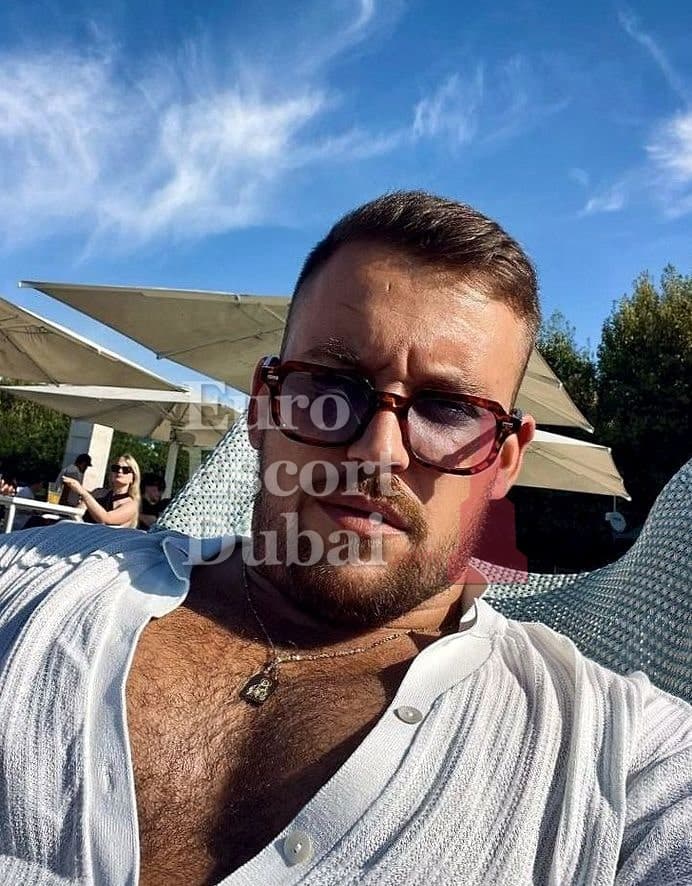 Nathan, 29, escort in Dubai — brown hair, 183 cm (photo 7 of 10)