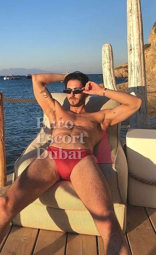 Carter, 26, escort in Dubai — black hair, 173 cm (photo 3 of 11)
