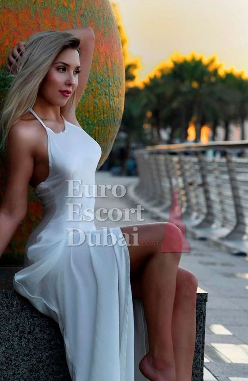 Natalie, 30, escort in Dubai — 170 cm, blonde hair (photo 6 of 10)
