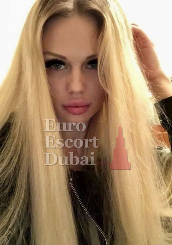 Elise, 27, escort in Dubai — 169 cm, blonde hair (photo 2 of 5)