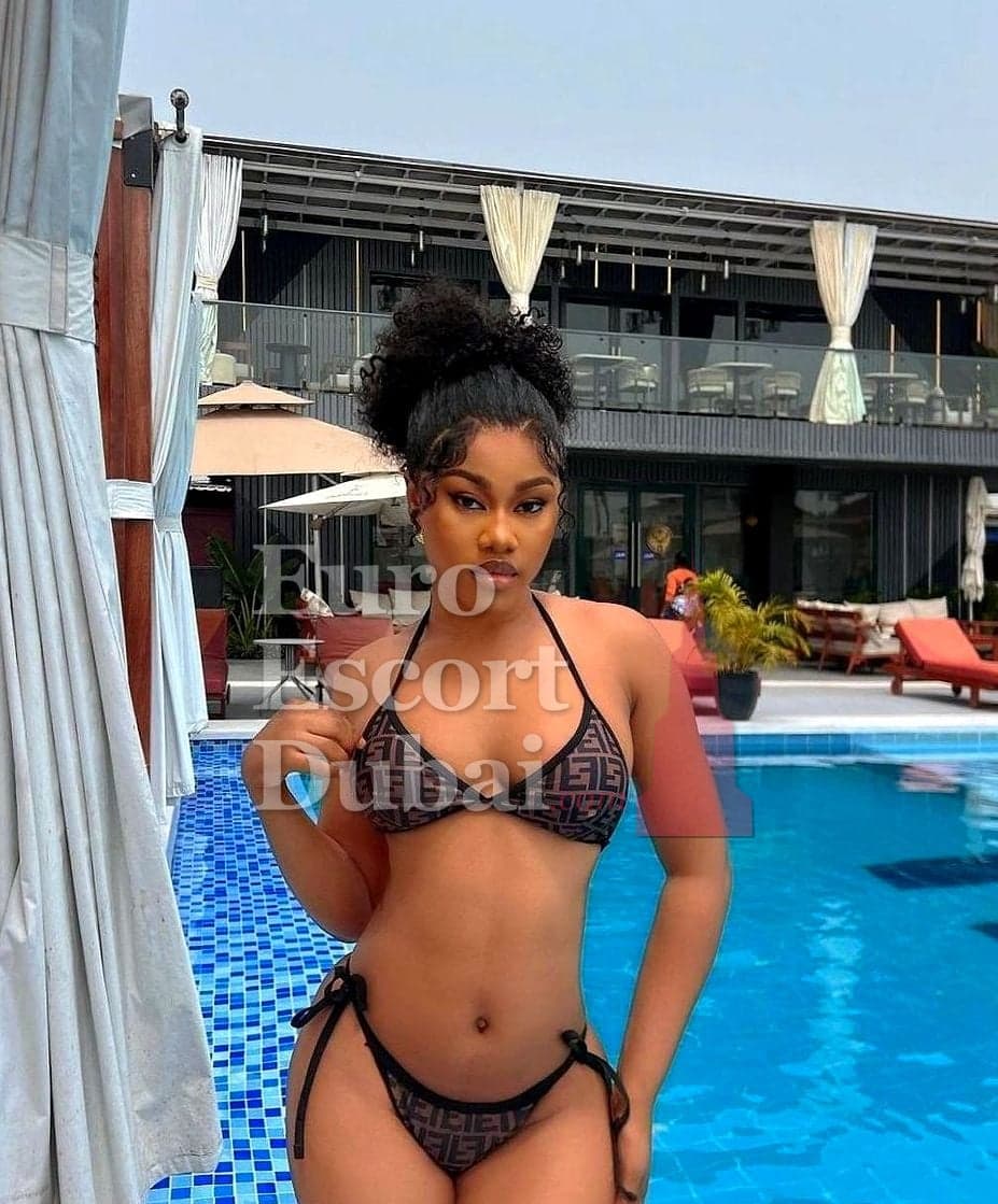 Shamma, 25, escort in Abu Dhabi — 170 cm, black hair (photo 3 of 4)