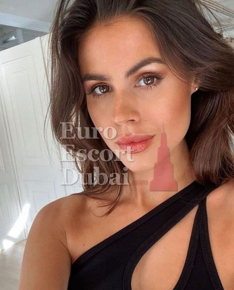 Duygu, 22, escort in Dubai — 170 cm, brown hair (photo 3 of 6)