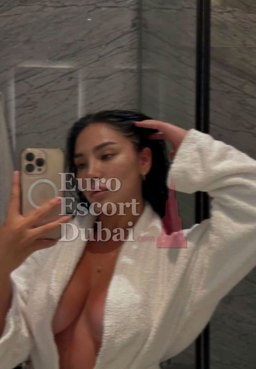 Robin, 27, escort in Abu Dhabi — blonde hair, 172 cm (photo 3 of 8)