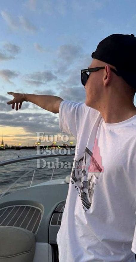 Evan, 18, escort in Dubai — 185 cm, brown hair (photo 10 of 13)