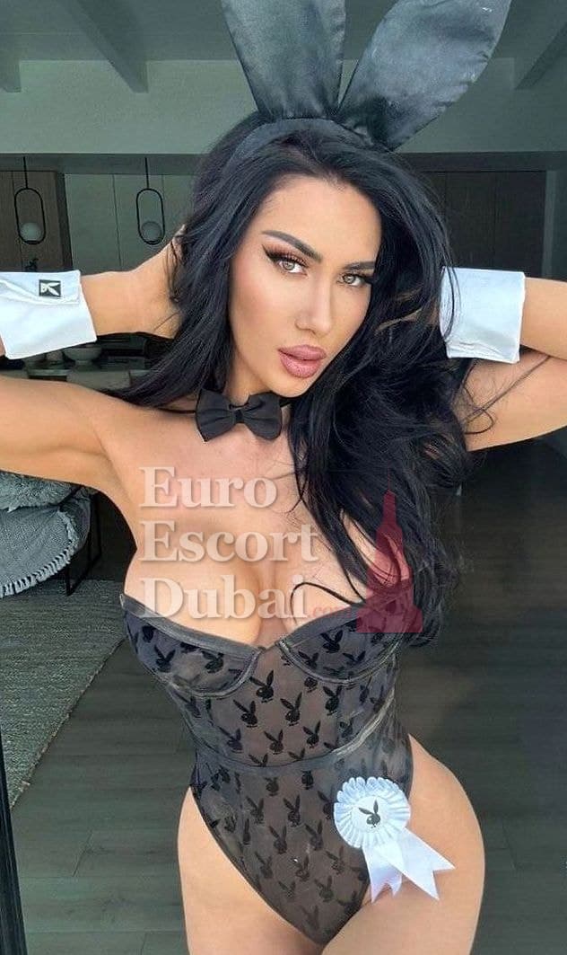 Tina, 24, escort in Ajman — black hair, 170 cm (photo 5 of 9)